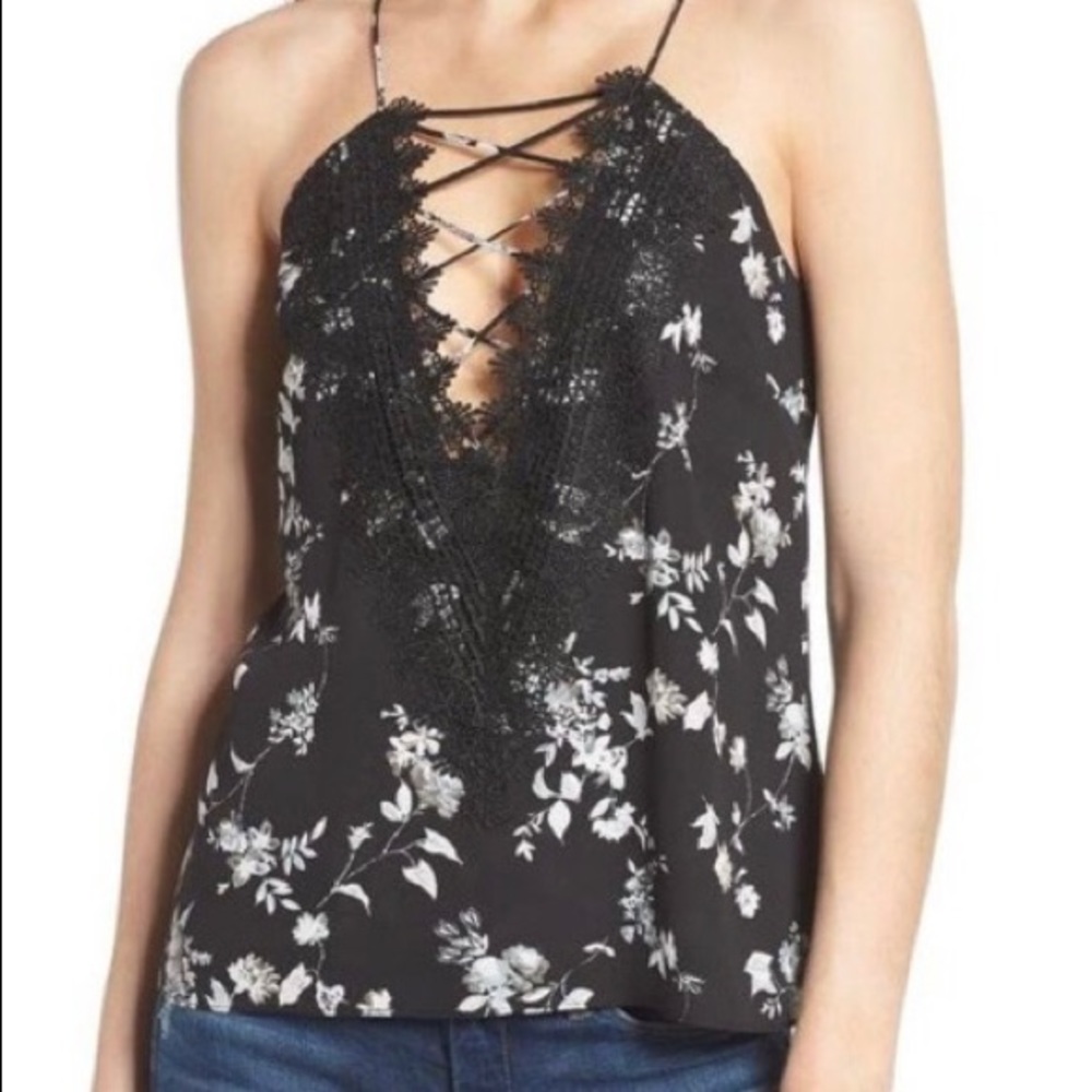 WAYF Sleeveless floral top